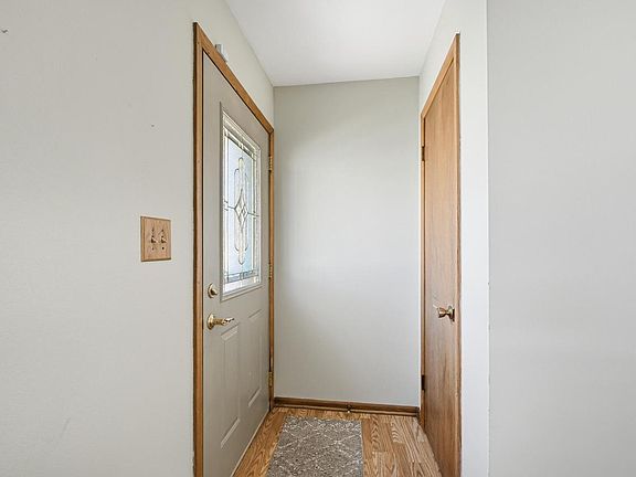 3rd image of 2417 Dombrowski BOULEVARD