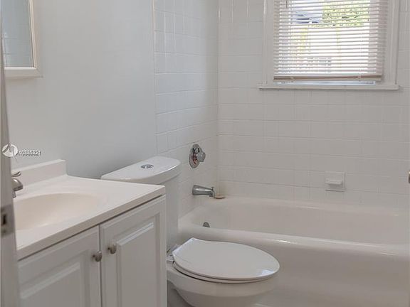 4th image of 1521 SE 2nd Ct APT 1-8