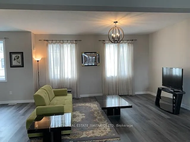 3 bed, $2,700 — Photo 2