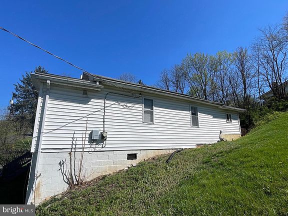 4th image of 604 Winifred Rd
