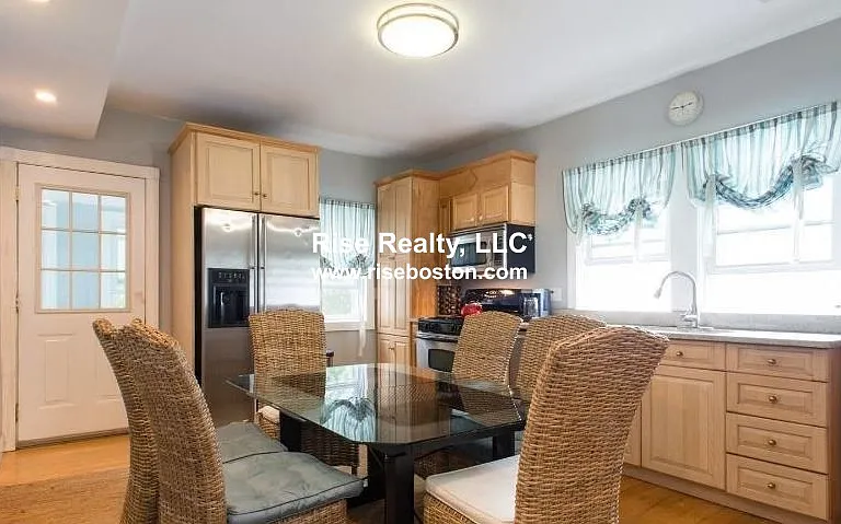 17 Holman St #1A — Photo 2