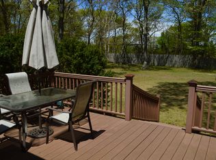 17 Firwood Dr, Farmingville, NY 11738