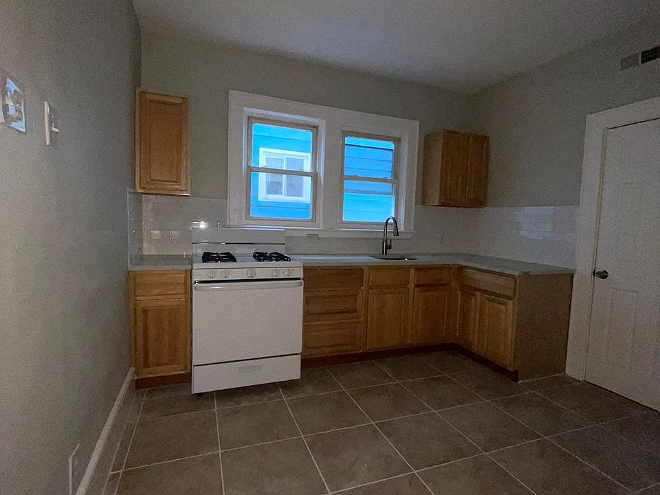 1st image of 14 Chelsea Ave #2A