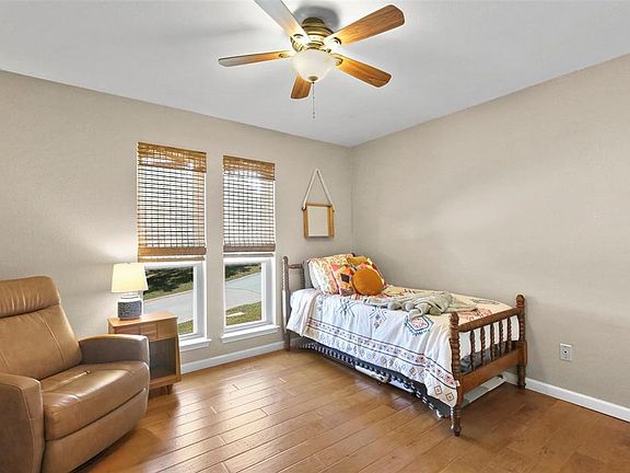5th image of 529 Indian Creek Dr