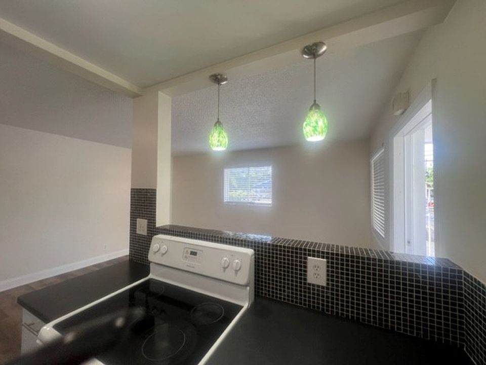 1st image of 2325-2331 Arthur St #7