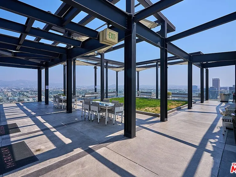 3810 Wilshire Blvd #408 — Photo 32