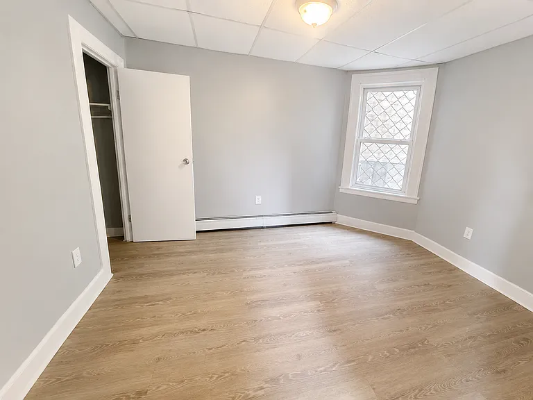 70 Eaton Pl #4B — Photo 4