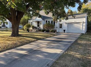 618 E Jackson St, Sullivan, IL 61951