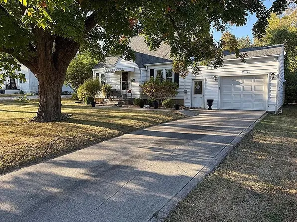 618 E Jackson St, Sullivan, IL 61951