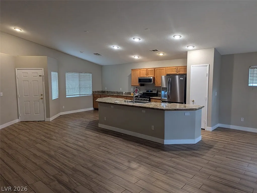 3 bed, 2.0 bath, 1637 sqft, $2,350 — Photo 4
