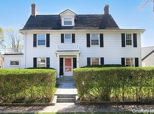 3 Lodge Rd, Great Neck, NY 11021