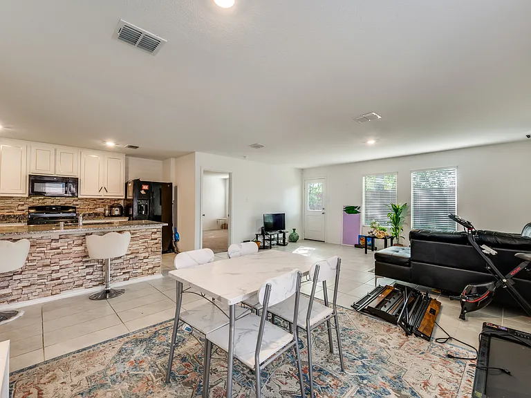 1416 Claireborne Ct — Photo 12