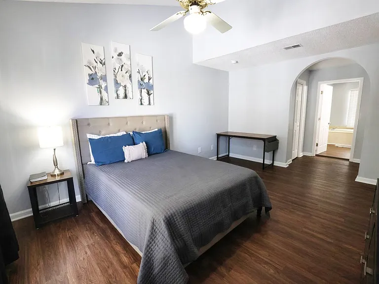 5456 Roxbury Dr — Photo 11