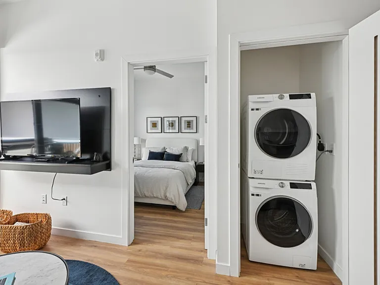 Evani 3223 Wilshire — Photo 19