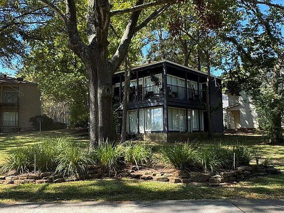 4th image of 1425 April Villas