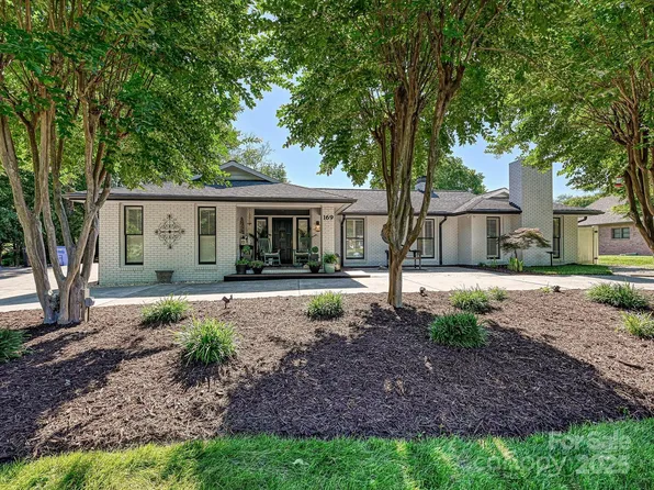 169 Spring Run Dr, Mooresville, NC 28117