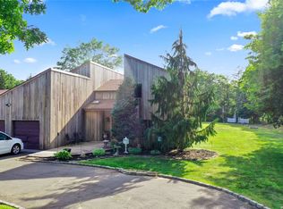 24 Fairmont Ave, Medford, NY 11763