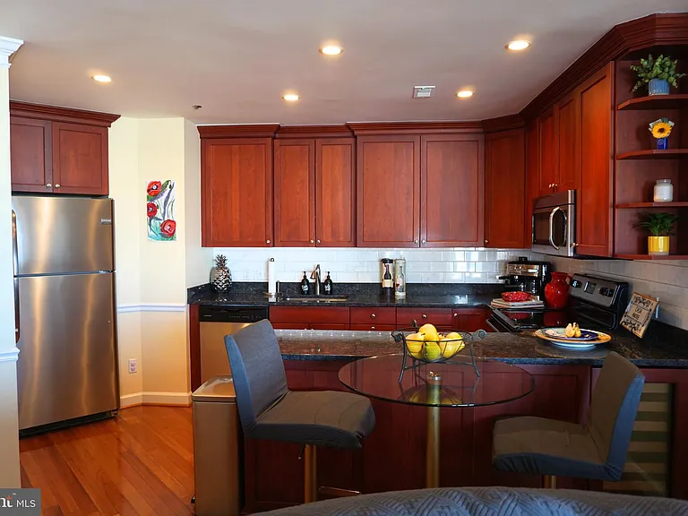 100 Harborview Dr #611 — Photo 11