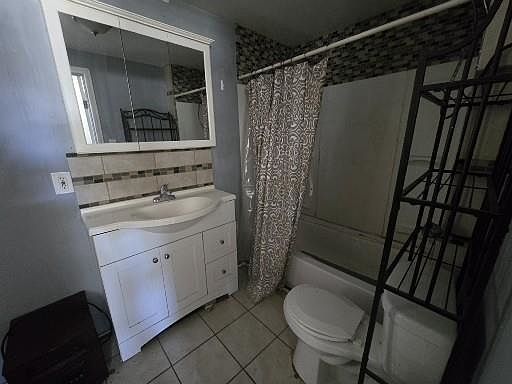 5th image of 606 N Ash St