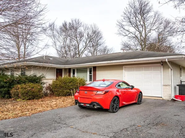 1363 Harris St, State College, PA 16803