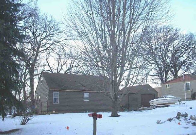 2nd image of 380 E Amber Lake Dr
