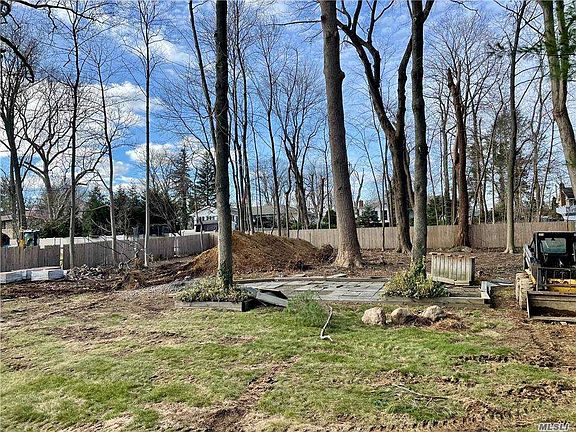 5th image of 10 Holly Tree Ln