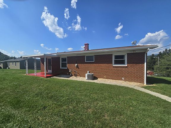 2nd image of 305 W Indian Valley Rd
