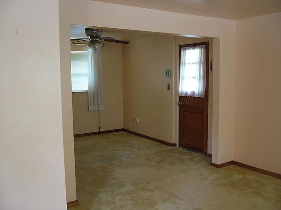 3rd image of 109 Lucinda Dr