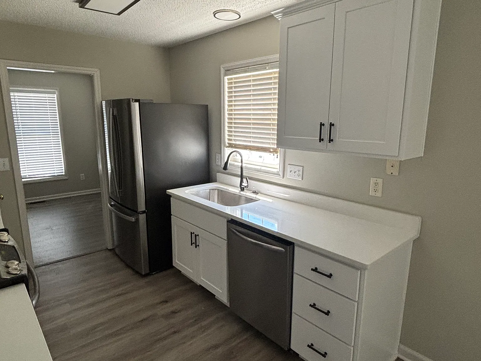 3212 Planet Dr — Photo 2