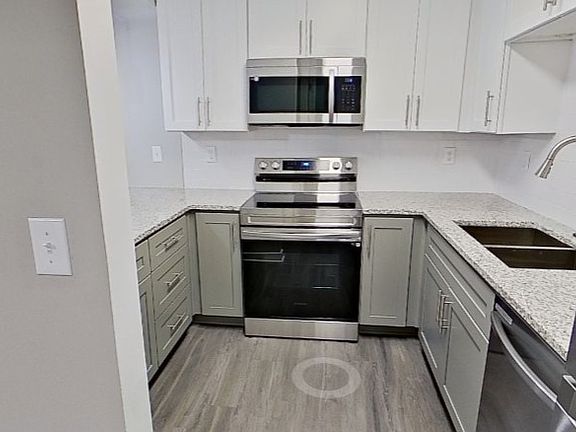 3rd image of 2061 Lake Park Dr SE APT C