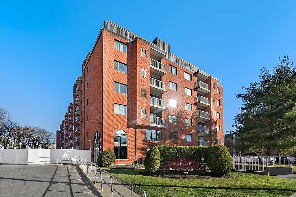 2 bed, 1047 sqft, $2,800 — Photo 1