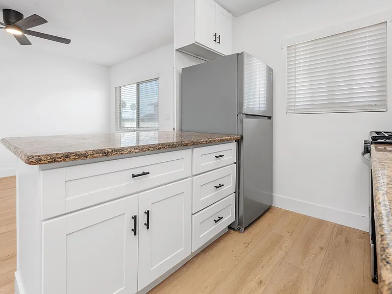1413 Hemlock Ave — Photo 18
