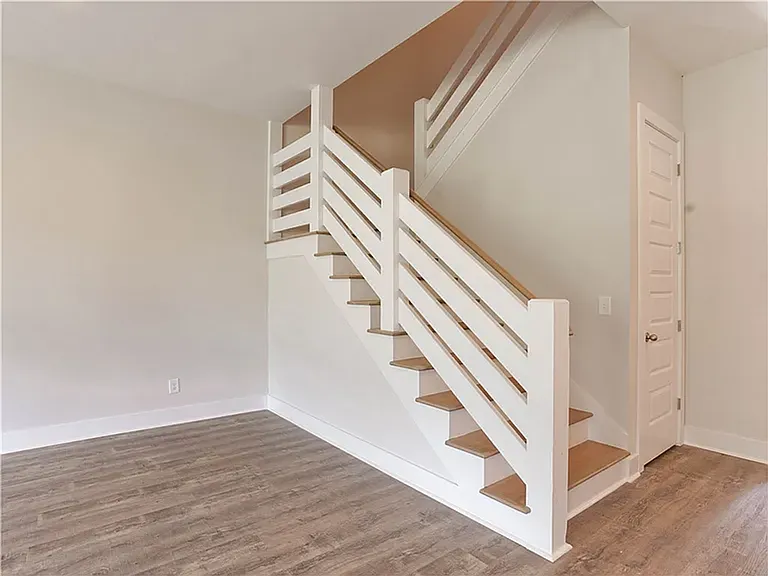 606 Cameron Ct — Photo 9
