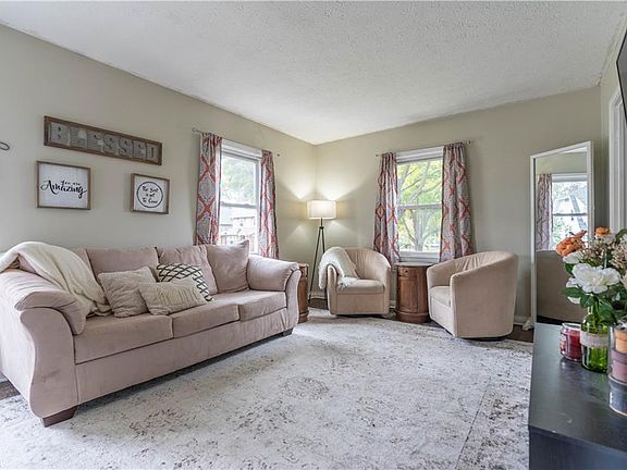 2nd image of 1419 Oakwood Ave