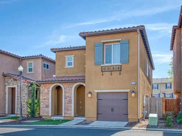 1286 Piazza Ln, Clovis, CA 93612