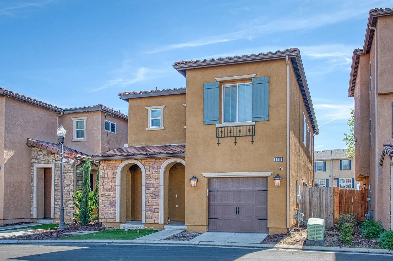1286 Piazza Ln photo 1