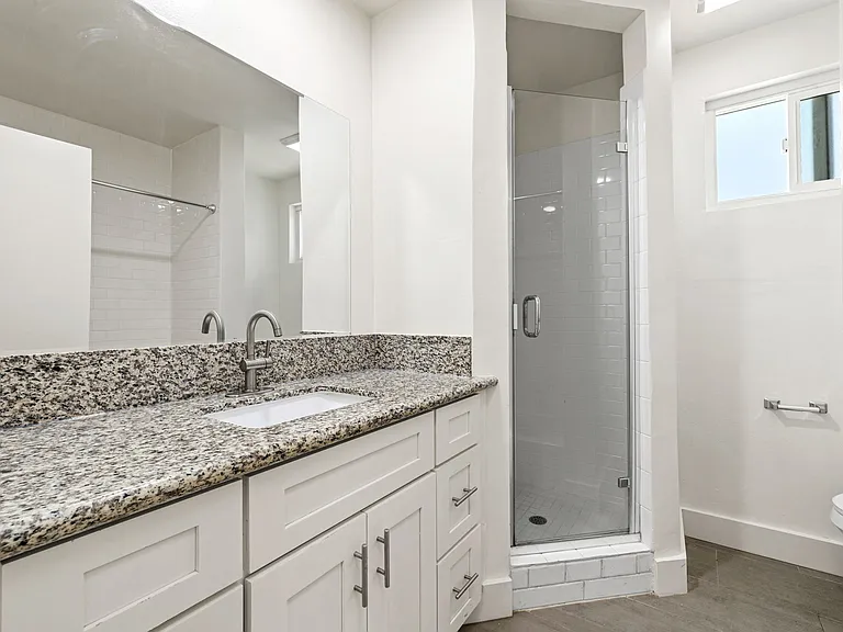 17405 Van Ness — Photo 22