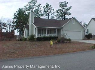 5711 Walkabout Rd, Hope Mills, NC 28348