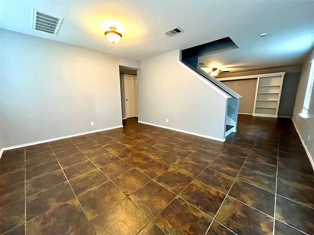 4 bed, 3.5 bath, 2972 sqft, $1,950 — Photo 3