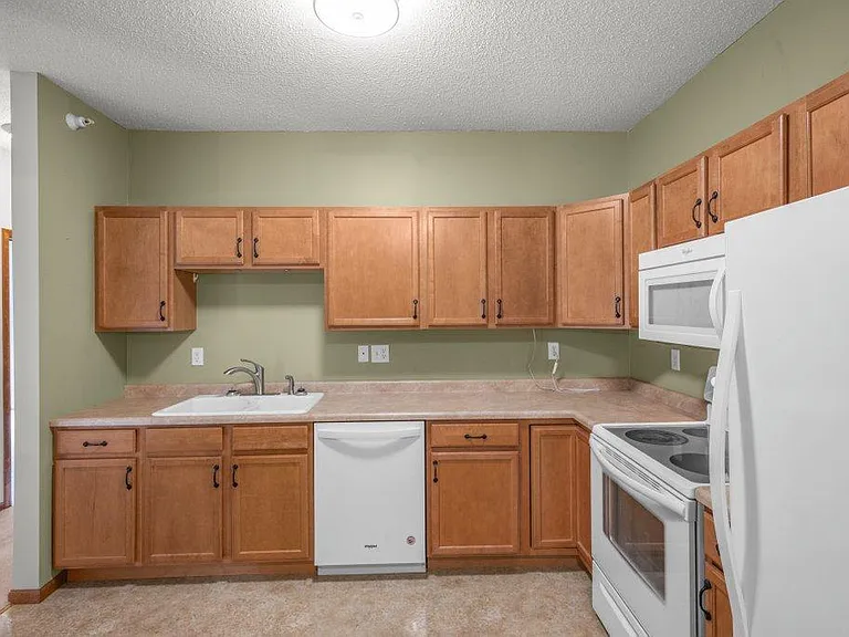 114200 Hundertmark Rd #110 — Photo 11