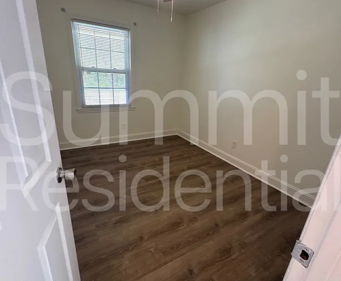 503 Berkeley Dr — Photo 8