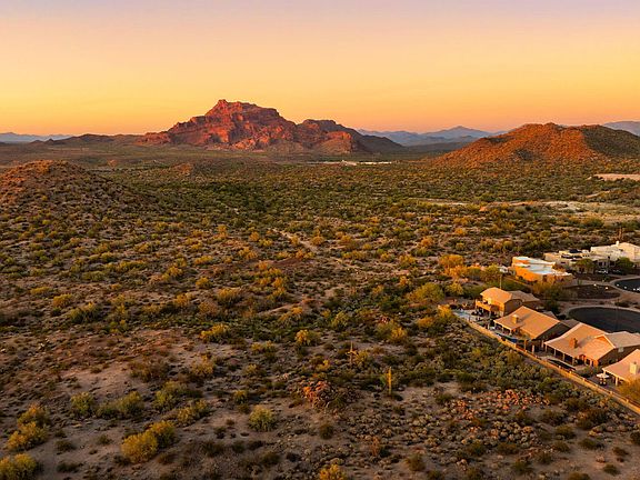 3rd image of 4324 N RANIER Circle