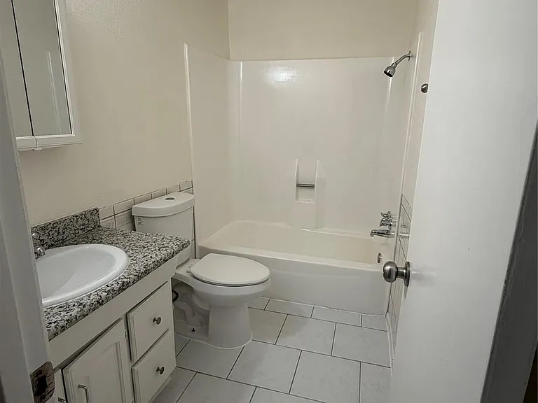 2110 Bentvine Dr — Photo 10
