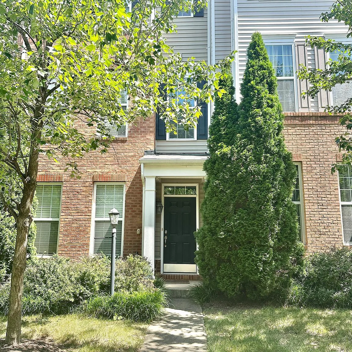 4 bed, 3.5 bath, 2412 sqft, $3,399 — Photo 1