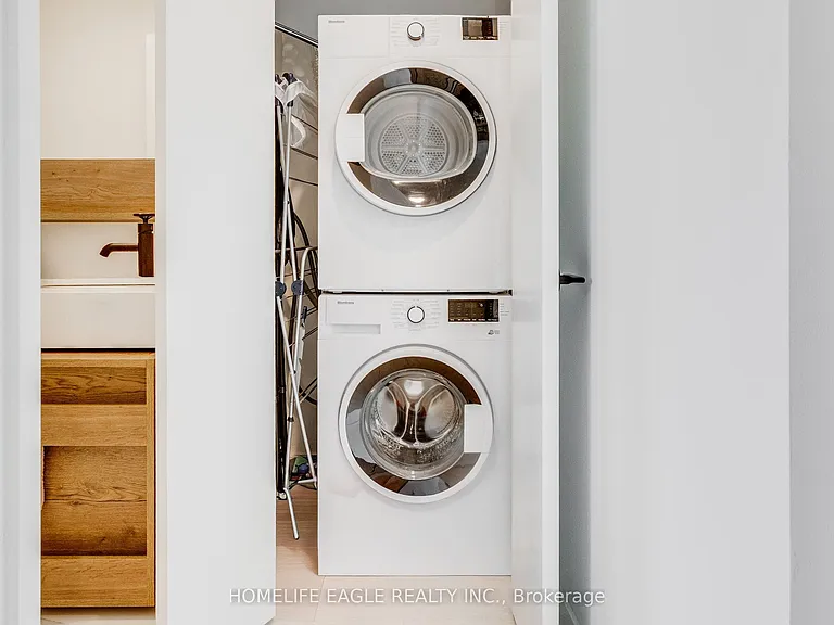 505 Richmond St W #827 — Photo 34