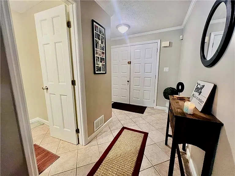 26 Monmouth Dr — Photo 2