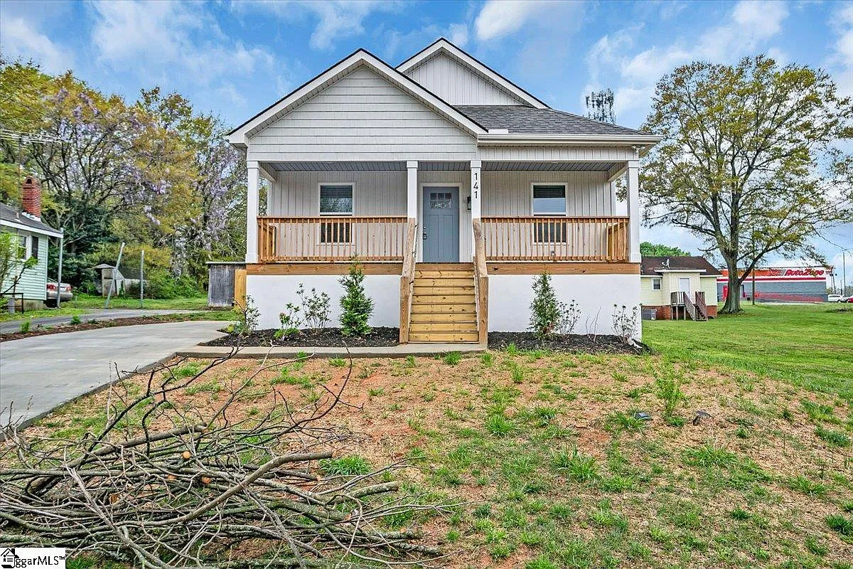 3 bed, $2,300 — Photo 1