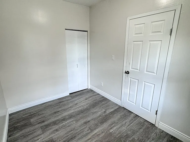 476 Aylmer Ave — Photo 5
