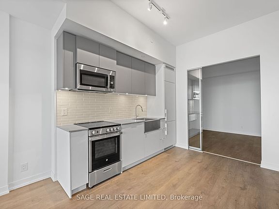 2nd image of 270 Dufferin St #1122