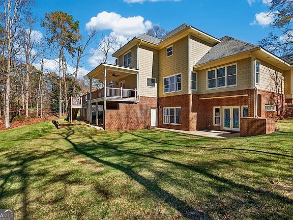 2nd image of 130 Sunny Point Cir